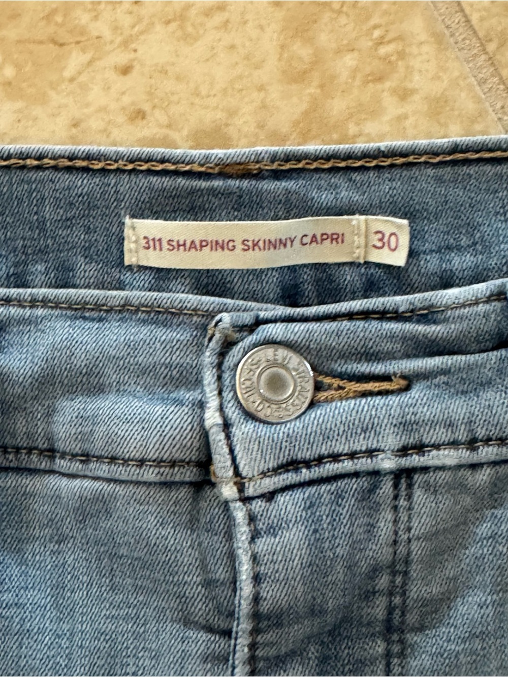 Levi's Light Blue Shaping Skinny Capri Jeans 30" waist